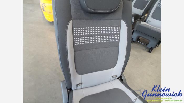 Stoel achter van een Volkswagen Sharan 2013