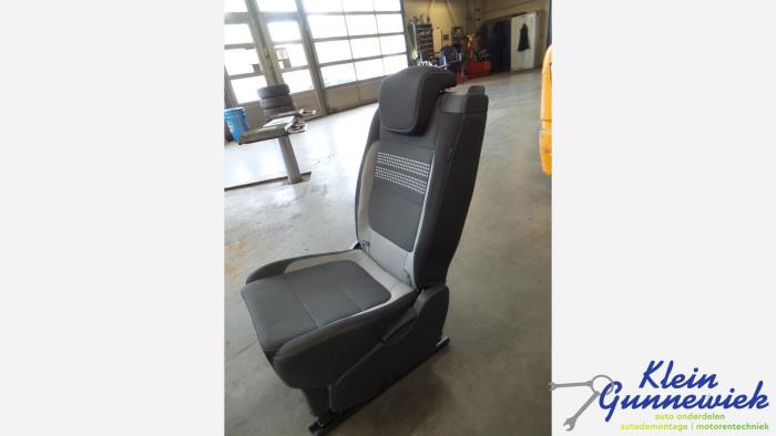 Stoel achter van een Volkswagen Sharan 2013