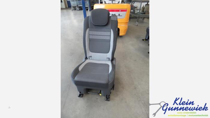 Stoel achter van een Volkswagen Sharan 2013