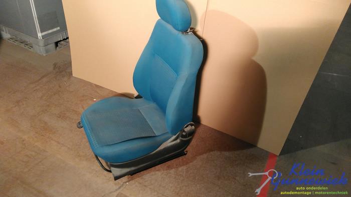 Stoel links van een Opel Agila 2007