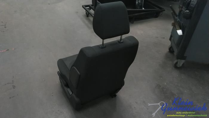 Stoel links van een Opel Agila 2009