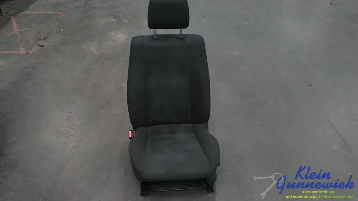 Stoel links van een Opel Agila 2009