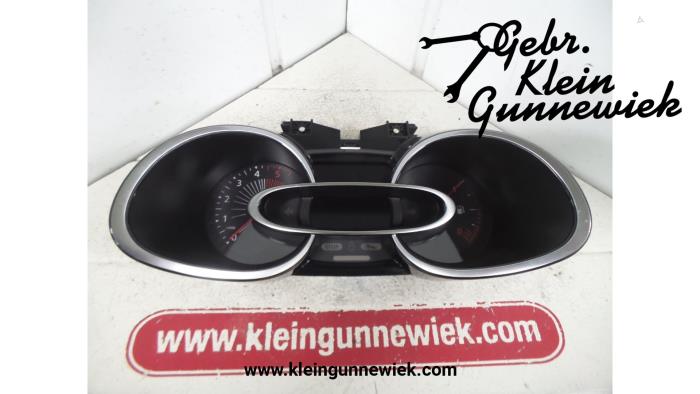 Instrumentpanel från en Renault Clio 2016