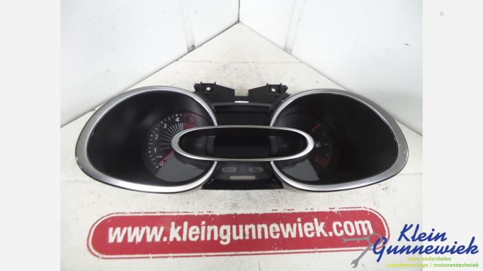 Instrumentpanel från en Renault Clio 2016