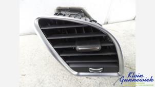 Begagnade Luftmunstycke, instrumentbräda Audi S5 Pris € 45,00 Marginaltabell erbjuds av Klein Gunnewiek Autodemontage & Motorentechniek