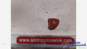 Begagnade Nödbelysningsbrytare Opel Vivaro Pris € 20,00 Marginaltabell erbjuds av Klein Gunnewiek Autodemontage & Motorentechniek