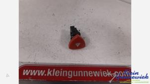 Begagnade Nödbelysningsbrytare Opel Vivaro Pris € 20,00 Marginaltabell erbjuds av Klein Gunnewiek Autodemontage & Motorentechniek