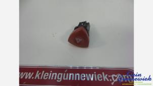 Begagnade Nödbelysningsbrytare Opel Vivaro Pris € 20,00 Marginaltabell erbjuds av Klein Gunnewiek Autodemontage & Motorentechniek