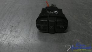 Begagnade Flerfunktionsbrytare, fönster Volkswagen Sharan Pris € 25,00 Marginaltabell erbjuds av Klein Gunnewiek Autodemontage & Motorentechniek