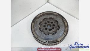 Begagnade Svänghjul Nissan NV300 Pris € 185,00 Marginaltabell erbjuds av Klein Gunnewiek Autodemontage & Motorentechniek