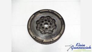 Begagnade Svänghjul Opel Vivaro Pris € 225,00 Marginaltabell erbjuds av Klein Gunnewiek Autodemontage & Motorentechniek