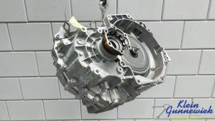 Używane Skrzynia biegów Volkswagen Scirocco Cena € 1.390,00 Procedura marży oferowane przez Klein Gunnewiek Autodemontage & Motorentechniek