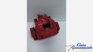 Begagnade Främre bromsok, höger Ford Kuga Pris € 135,00 Marginaltabell erbjuds av Klein Gunnewiek Autodemontage & Motorentechniek