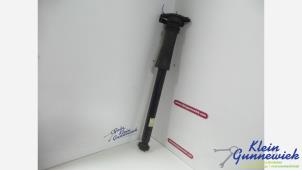 Używane Amortyzator lewy tyl Kia Optima Cena € 45,00 Procedura marży oferowane przez Klein Gunnewiek Autodemontage & Motorentechniek