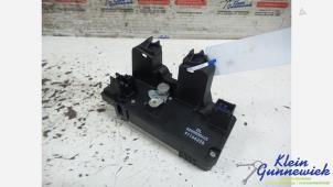 Begagnade Dörrlåsmekanism, 4-dörrars, vänster bak Opel Vivaro Pris € 40,00 Marginaltabell erbjuds av Klein Gunnewiek Autodemontage & Motorentechniek