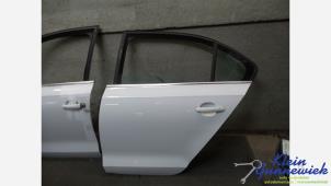 Begagnade Bakdörr, 4-dörrars, vänster Volkswagen Jetta Pris € 125,00 Marginaltabell erbjuds av Klein Gunnewiek Autodemontage & Motorentechniek