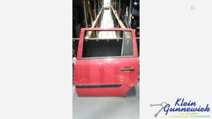 Używane Drzwi lewe tylne wersja 4-drzwiowa Opel Zafira Cena € 40,00 Procedura marży oferowane przez Klein Gunnewiek Autodemontage & Motorentechniek