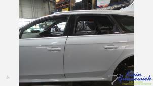 Begagnade Bakdörr, 4-dörrars, vänster Audi RS4 Pris € 295,00 Marginaltabell erbjuds av Klein Gunnewiek Autodemontage & Motorentechniek