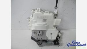 Begagnade Dörrlåsmekanism, 4-dörrars, höger fram Audi SQ5 Pris € 25,00 Marginaltabell erbjuds av Klein Gunnewiek Autodemontage & Motorentechniek