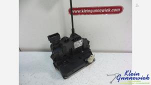 Gebruikte Slotmechaniek Portier 4Deurs rechts-achter Opel Corsa Prijs € 20,00 Margeregeling aangeboden door Klein Gunnewiek Autodemontage & Motorentechniek