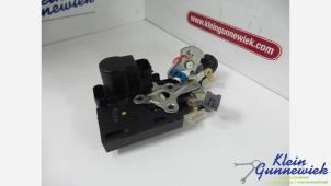 Gebruikte Portierslot Mechaniek 4Deurs rechts-achter Opel Karl Prijs € 20,00 Margeregeling aangeboden door Klein Gunnewiek Autodemontage & Motorentechniek