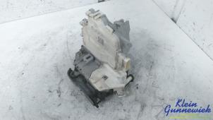 Begagnade Dörrlåsmekanism, 4-dörrars, höger fram Audi SQ5 Pris € 25,00 Marginaltabell erbjuds av Klein Gunnewiek Autodemontage & Motorentechniek