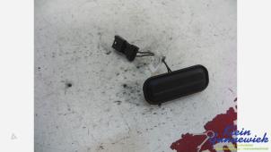 Gebruikte Handgreep Achterklep Opel Zafira Prijs € 25,00 Margeregeling aangeboden door Klein Gunnewiek Autodemontage & Motorentechniek