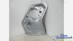 Begagnade Fönstermekanism för bakre dörr, 4-dörrars, höger Skoda Yeti Pris € 30,00 Marginaltabell erbjuds av Klein Gunnewiek Autodemontage & Motorentechniek