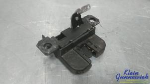 Gebruikte Slotmechaniek Achterklep Volkswagen Transporter Prijs € 20,00 Margeregeling aangeboden door Klein Gunnewiek Autodemontage & Motorentechniek