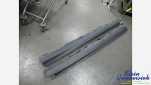 Gebruikte Zijskirt links Ford Focus Prijs € 75,00 Margeregeling aangeboden door Klein Gunnewiek Autodemontage & Motorentechniek