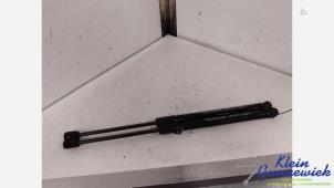 Używane Amortyzator gazowy lewy tyl Kia Niro Cena € 75,00 Procedura marży oferowane przez Klein Gunnewiek Autodemontage & Motorentechniek