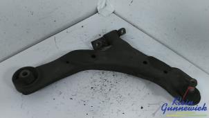 Begagnade Främre undre gaffelben, höger Kia Cerato Pris € 65,00 Marginaltabell erbjuds av Klein Gunnewiek Autodemontage & Motorentechniek