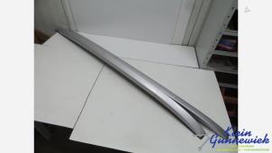 Gebruikte Roofrail links Kia Niro Prijs € 125,00 Margeregeling aangeboden door Klein Gunnewiek Autodemontage & Motorentechniek