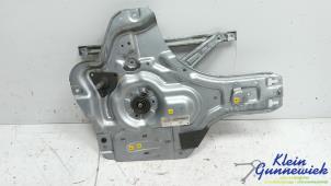 Begagnade Fönstermekanism för bakre dörr, 4-dörrars, vänster Kia Cerato Pris € 40,00 Marginaltabell erbjuds av Klein Gunnewiek Autodemontage & Motorentechniek