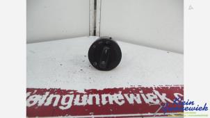 Używane Przelacznik swiatel Volkswagen Transporter Cena € 20,00 Procedura marży oferowane przez Klein Gunnewiek Autodemontage & Motorentechniek