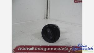 Używane Przelacznik swiatel Volkswagen Caddy Cena € 20,00 Procedura marży oferowane przez Klein Gunnewiek Autodemontage & Motorentechniek