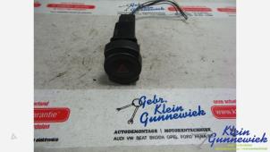 Gebruikte Paniekverlichtings Schakelaar Dacia Sandero Prijs € 20,00 Margeregeling aangeboden door Klein Gunnewiek Autodemontage & Motorentechniek