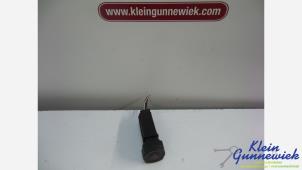 Gebruikte Paniekverlichtings Schakelaar Dacia Sandero Prijs € 20,00 Margeregeling aangeboden door Klein Gunnewiek Autodemontage & Motorentechniek