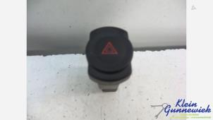 Gebruikte Paniekverlichtings Schakelaar Dacia Sandero Prijs € 20,00 Margeregeling aangeboden door Klein Gunnewiek Autodemontage & Motorentechniek