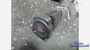 Gebruikte Paniekverlichtings Schakelaar Dacia Sandero Prijs € 20,00 Margeregeling aangeboden door Klein Gunnewiek Autodemontage & Motorentechniek