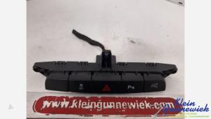 Używane Przelacznik swiatel awaryjnych Opel Insignia Cena € 30,00 Procedura marży oferowane przez Klein Gunnewiek Autodemontage & Motorentechniek