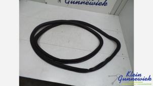 Begagnade Främre dörrtätning, 4-dörrars, vänster Audi SQ5 Pris € 25,00 Marginaltabell erbjuds av Klein Gunnewiek Autodemontage & Motorentechniek