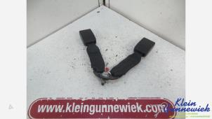 Begagnade Bakre bältesspänne, höger Dacia Duster Pris € 25,00 Marginaltabell erbjuds av Klein Gunnewiek Autodemontage & Motorentechniek