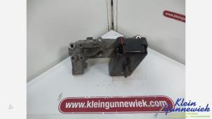 Gebruikte Motorsteun Iveco New Daily Prijs € 25,00 Margeregeling aangeboden door Klein Gunnewiek Autodemontage & Motorentechniek