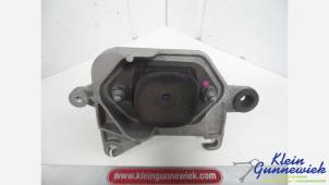 Gebruikte Versnellingsbak Steun Renault Talisman Prijs € 25,00 Margeregeling aangeboden door Klein Gunnewiek Autodemontage & Motorentechniek