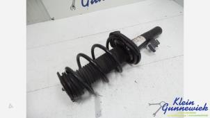 Gebruikte Veerpoot links-voor Volvo V40 Prijs € 45,00 Margeregeling aangeboden door Klein Gunnewiek Autodemontage & Motorentechniek