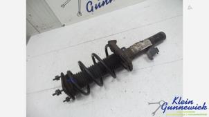 Gebruikte Veerpoot links-voor Volvo V40 Prijs € 45,00 Margeregeling aangeboden door Klein Gunnewiek Autodemontage & Motorentechniek