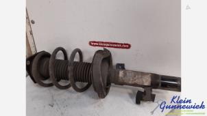 Gebruikte Veerpoot links-voor Volvo V40 Prijs € 45,00 Margeregeling aangeboden door Klein Gunnewiek Autodemontage & Motorentechniek