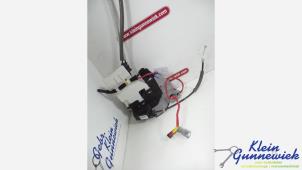 Begagnade Dörrlåsmekanism, 4-dörrars, vänster fram Hyundai Ioniq Pris € 65,00 Marginaltabell erbjuds av Klein Gunnewiek Autodemontage & Motorentechniek