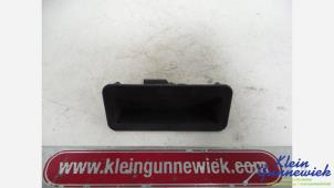 Gebruikte Handgreep Achterklep Ford Transit Custom Prijs € 20,00 Margeregeling aangeboden door Klein Gunnewiek Autodemontage & Motorentechniek